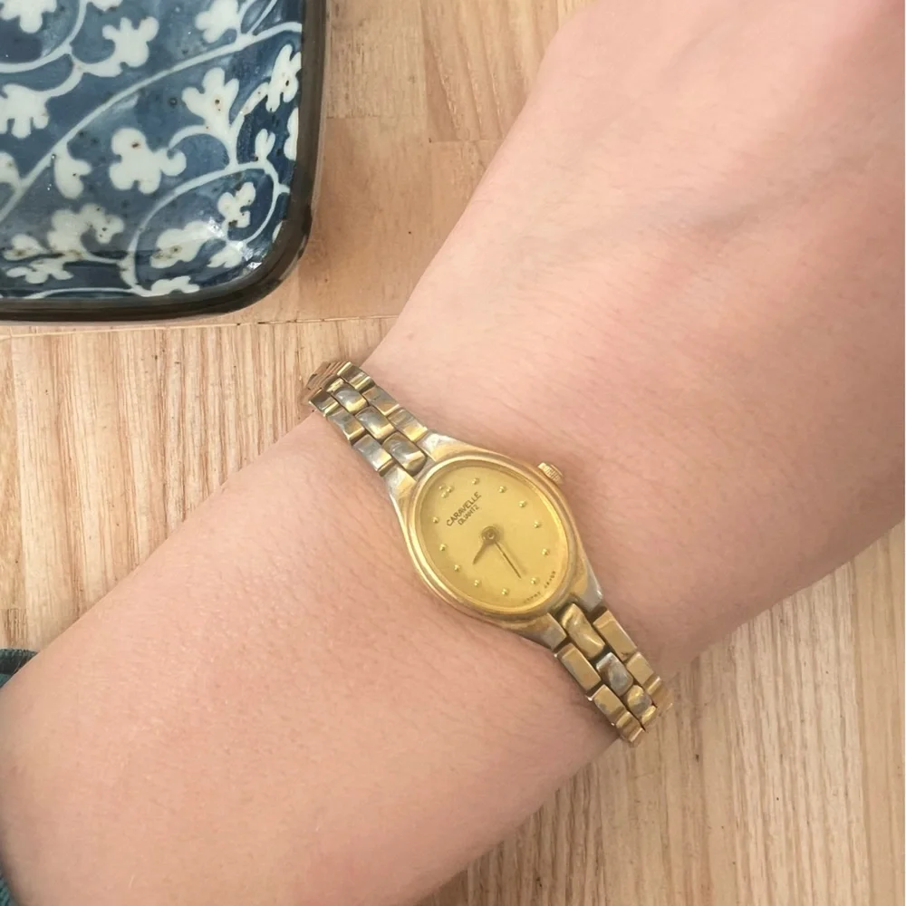 Vintage caravelle by Bulova ladies oval gold tone watch case NEW BATTERY